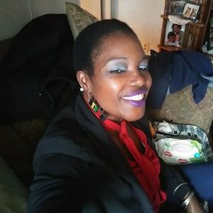 Meet your Posher, Niki